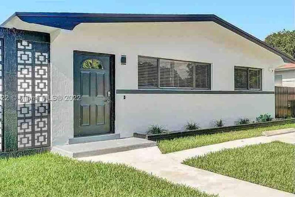 Ferienwohnung Newly Renovated/Near Sunny Isles Beach/Fre-Parking North Miami Beach Exterior foto